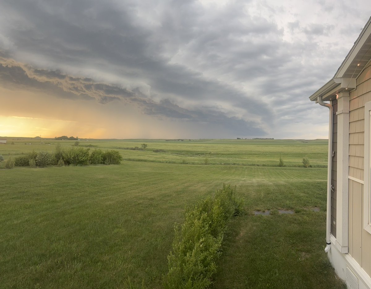 JSLUGER's tweet photo. Pretty wicked up north #NDWeather https://t.co/PybxUejbEL