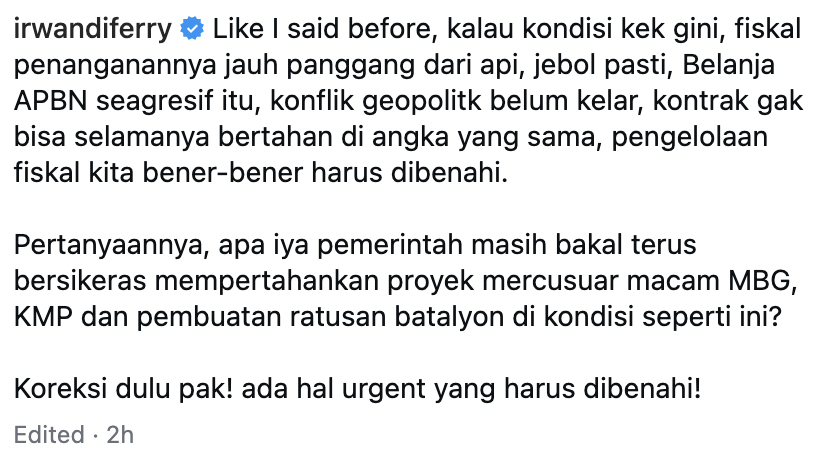 insidefolkative's tweet photo. Ferry Irwandi soroti kenaikan harga Pertamax, 

"Like I said before, kalau kondisi kek gini, fiskal penanganannya jauh panggang dari api, jebol pasti, Belanja APBN seagresif itu, konflik geopolitk belum kelar, kontrak gak bisa selamanya bertahan di angka yang sama, pengelolaan fiskal kita bener-bener harus dibenahi.

Pertanyaannya, apa iya pemerintah masih bakal terus bersikeras mempertahankan proyek mercusuar macam MBG, KMP dan pembuatan ratusan batalyon di kondisi seperti ini?

Koreksi dulu pak! ada hal urgent yang harus dibenahi!"