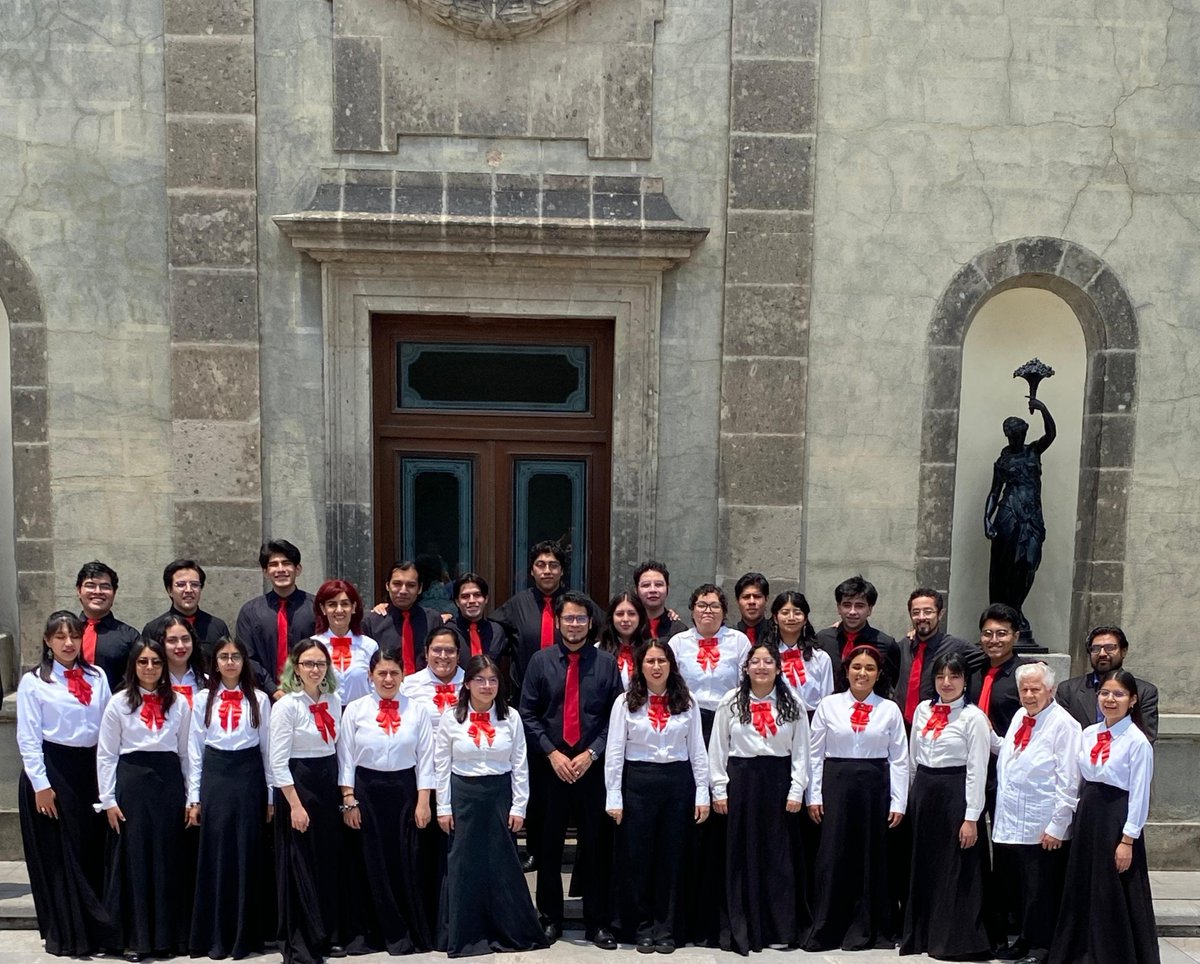 Museodehistoria's tweet photo. 📅 Este viernes 12 de junio al mediodía ven a disfrutar de obra de Bach, Charles Gounod y Gabriel Fauré en la interpretación del Coro de la Facultad de Ciencias, UNAM 🎶 

Director: Eduardo Hernández García
📍 Patio del Alcázar
🎟️ Actividad incluida en tu boleto #música https://t.co/QiCqIzqR4b