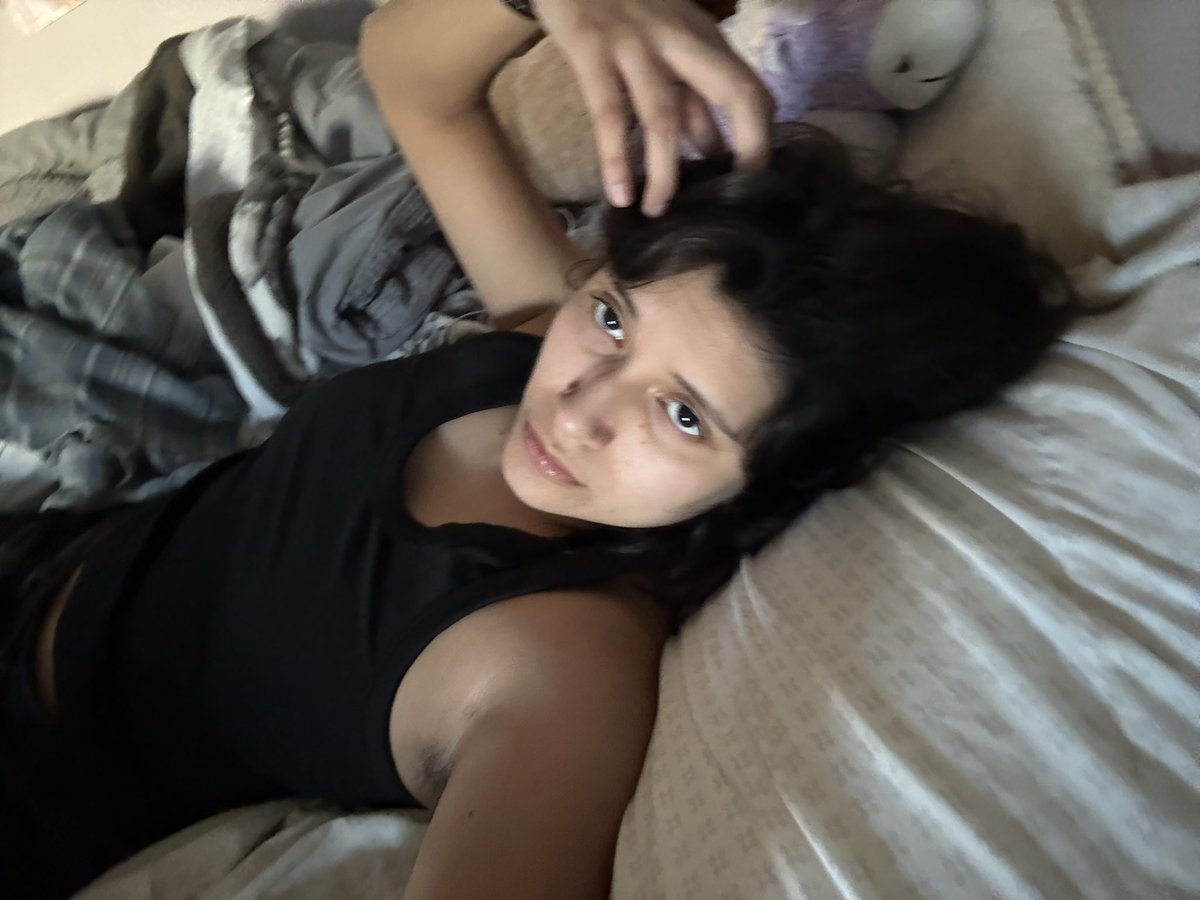 acroman06's tweet photo. bed rotting and playing val all summer https://t.co/RFpZLkSlNF