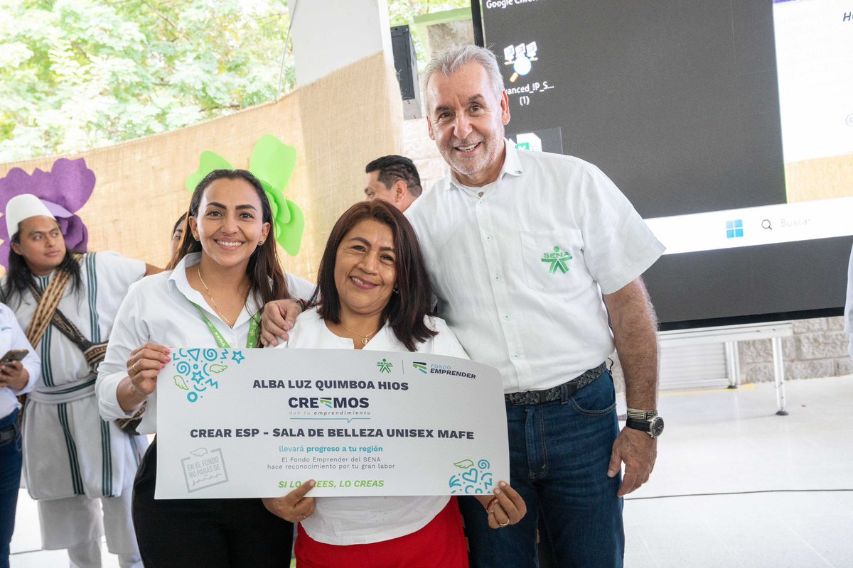 JorgeELondonoU's tweet photo. 📸 #EnFotos | Desde Campoalegre, Huila, seguimos demostrando que creer en la gente transforma territorios.

Hoy entregamos cerca de $28 mil millones para fortalecer los sueños y proyectos de vida de 52 asociaciones campesinas y de más de 100 aprendices emprendedores, quienes encontraron en el Fondo Emprender una oportunidad para crecer, generar empleo y aportar al desarrollo de sus comunidades.

Porque cuando apoyamos el trabajo colectivo, el emprendimiento y el talento de nuestra gente, sembramos dignidad, esperanza y a construir una Colombia más justa y en paz. 💚🌱🇨🇴

#FondoEmprender #CampeSENA #EconomíaPopular #TeQuieroSENA #SENALeCumpleAlPais