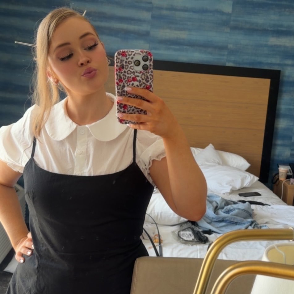 laura ❀ saw ari yesterday tweet media