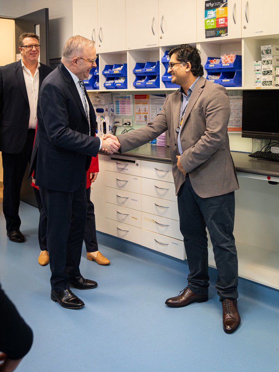 AlboMP's tweet photo. 3,800 GP clinics are now seeing every patient for free.

That’s the difference our boost to bulk billing is making across Australia.

Today Jodie Belyea showed me around a clinic in her community that’s made the switch.

Here in Frankston and across Australia, we’re making sure you can get free healthcare with just your Medicare card.