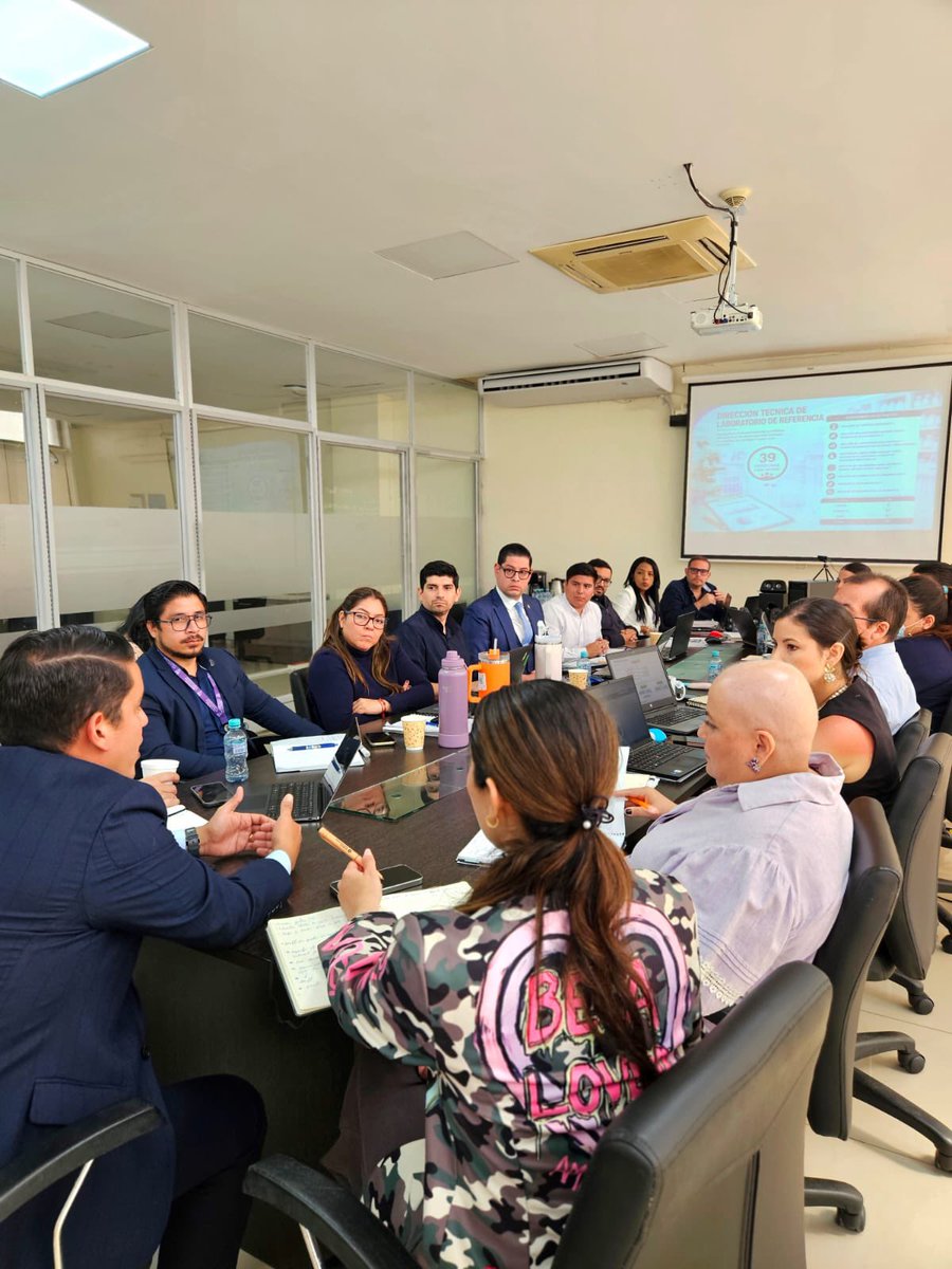 Arcsa_Ec's tweet photo. ¡Dando pasos firmes hacia excelencia! 👥🔜

Como parte del proceso para convertirnos en Agencia Sanitaria de Referencia Regional, recibimos la visita de un asesor externo de salud de @opsoms, quien conoció los avances y acciones implementadas para fortalecer nuestra gestión. https://t.co/EAraET97Hu