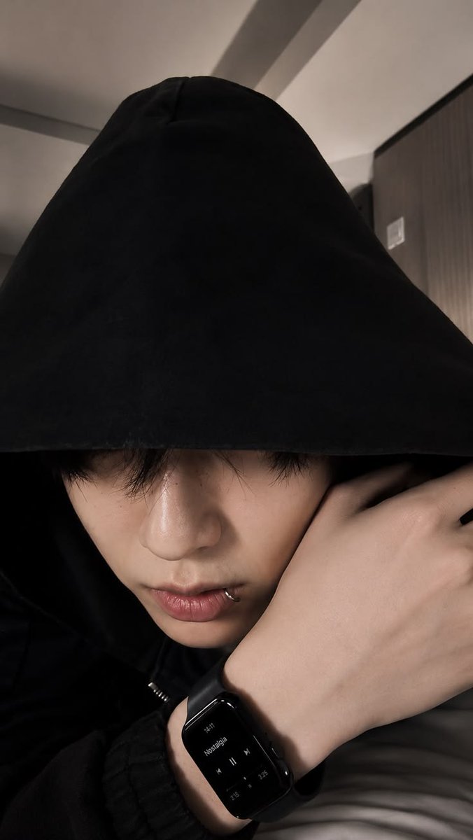 97Jungukk's tweet photo. Do you want to see Jungkook right now? https://t.co/4Rk2o07cCA