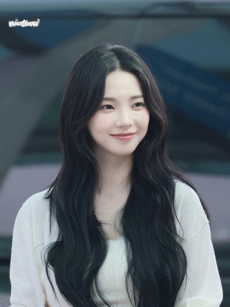 Maenggu0411's tweet photo. 260610 ICN ✈️

#aespa #æspa #에스파 
#Karina #카리나 #劉知珉 #カリナ https://t.co/shLWmVWcG8