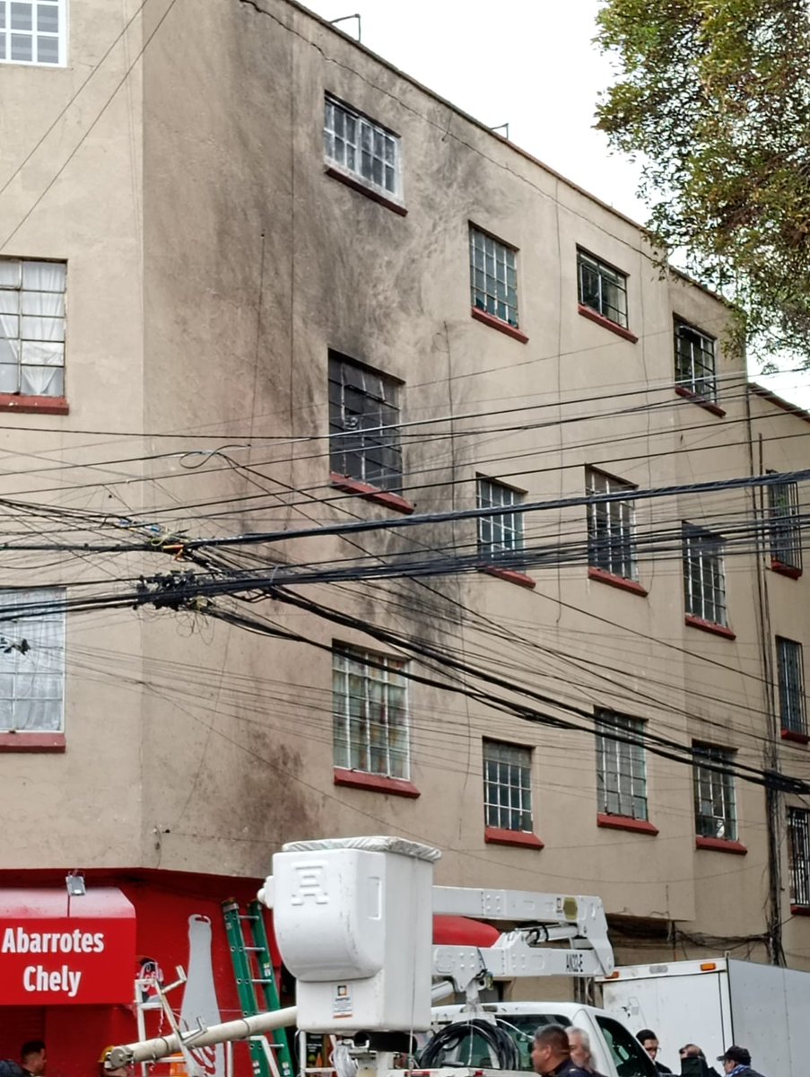 AnitaGatica_153's tweet photo. @CFEmx éste es el chistecito de la CFE DEJAR PARTE DE LA COLONIA https://t.co/Cq6CKLbpVQ RIBERA SIN LUZ, QUEMARON EL TRANSFORMADOR https://t.co/tWsaHXvgHC