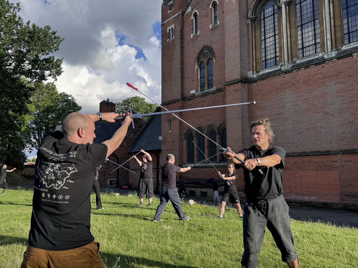 LondonLongsword tweet picture