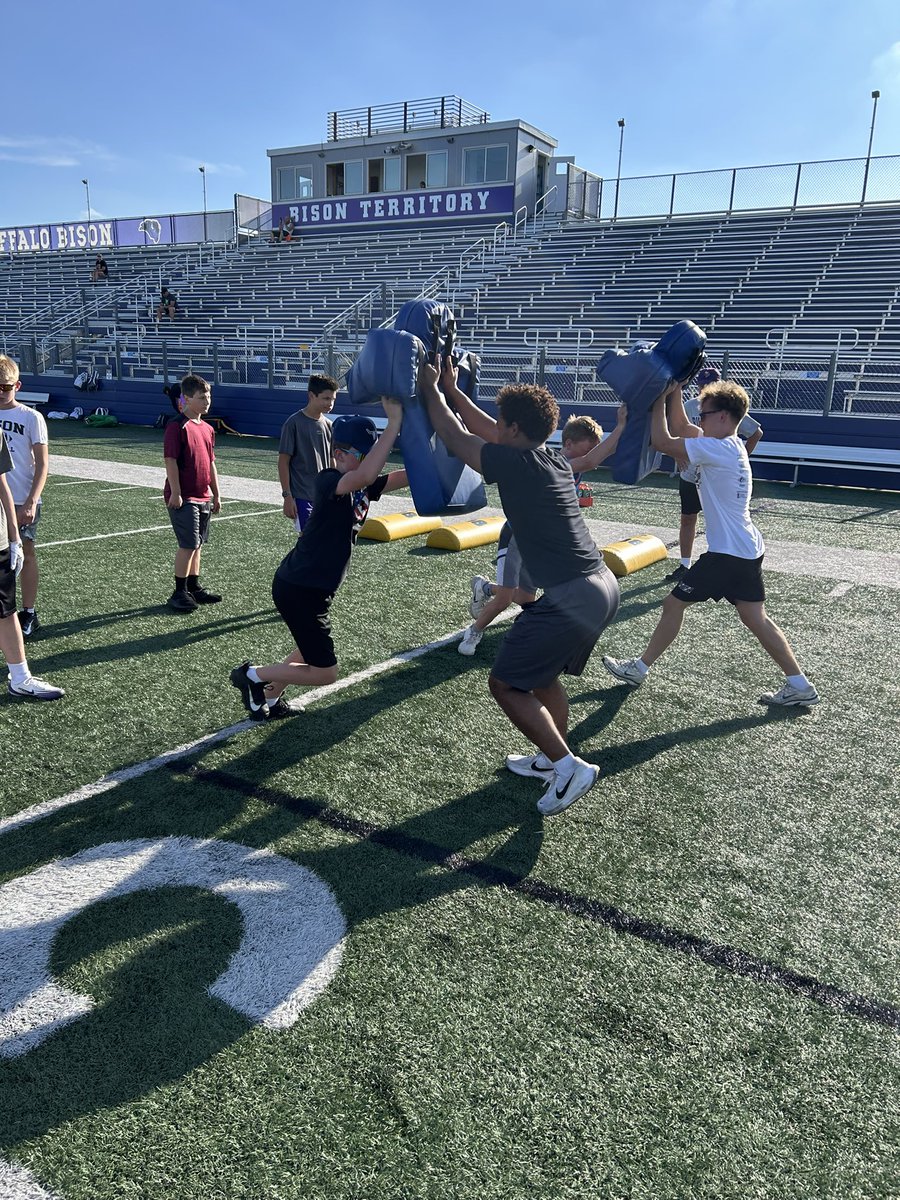 GoBisonFootball's tweet photo. 7-8 Mini Camp - Night Two ✅

Tonight = DEFENSE!

✌️ Postion Groups
🧠 Alignment &amp; Assignment
🔃  Four-Station Circut
☝️ Guest Speaker

After lots of defensive learning, the highlight was having @HansPederson81 back one last time before he goes to @ArmyWP_Football!

🦬📈 https://t.co/q3UcUXtCMm