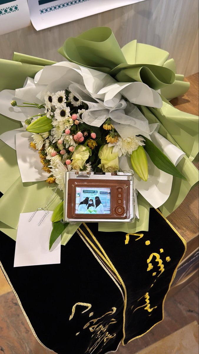 FarahAz0's tweet photo. الحمد لله حتى يبلغ الحمد منتهاه، تم بحمد الله الانتهاء من بحث التخرج🎓.

….🥳Graduation Loading https://t.co/BSjDsvOzaG