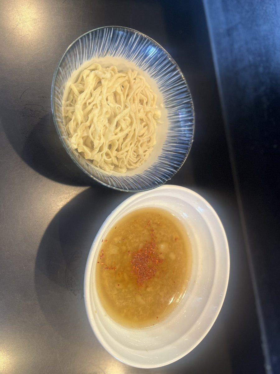 butaonsen's tweet photo. おはようございます

本日6/10

11:00-14:00

ラーメン、汁なし
限定「つけ麺」

限定トッピング
「九条ネギ」

豚温泉♨️ https://t.co/tkEzDO27bE