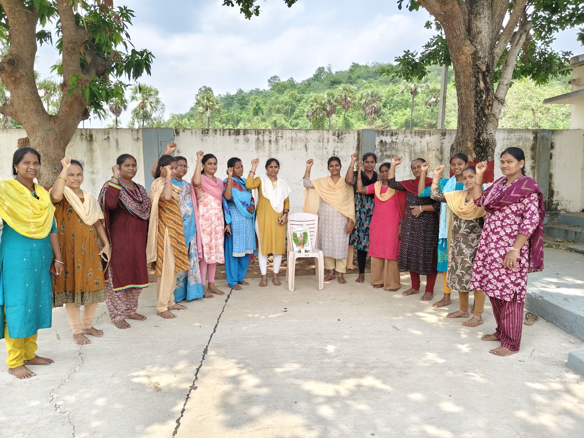 RDCGDAMMAPETA's tweet photo. The martyrdom day of the legendary tribal freedom fighter Birsa Munda was observed with great respect and reverence at TGTWRDC Girls, Dammapeta, on June 9. The day commemorates the sacrifice and contributions of Birsa Munda https://t.co/iTxjXaaH1I