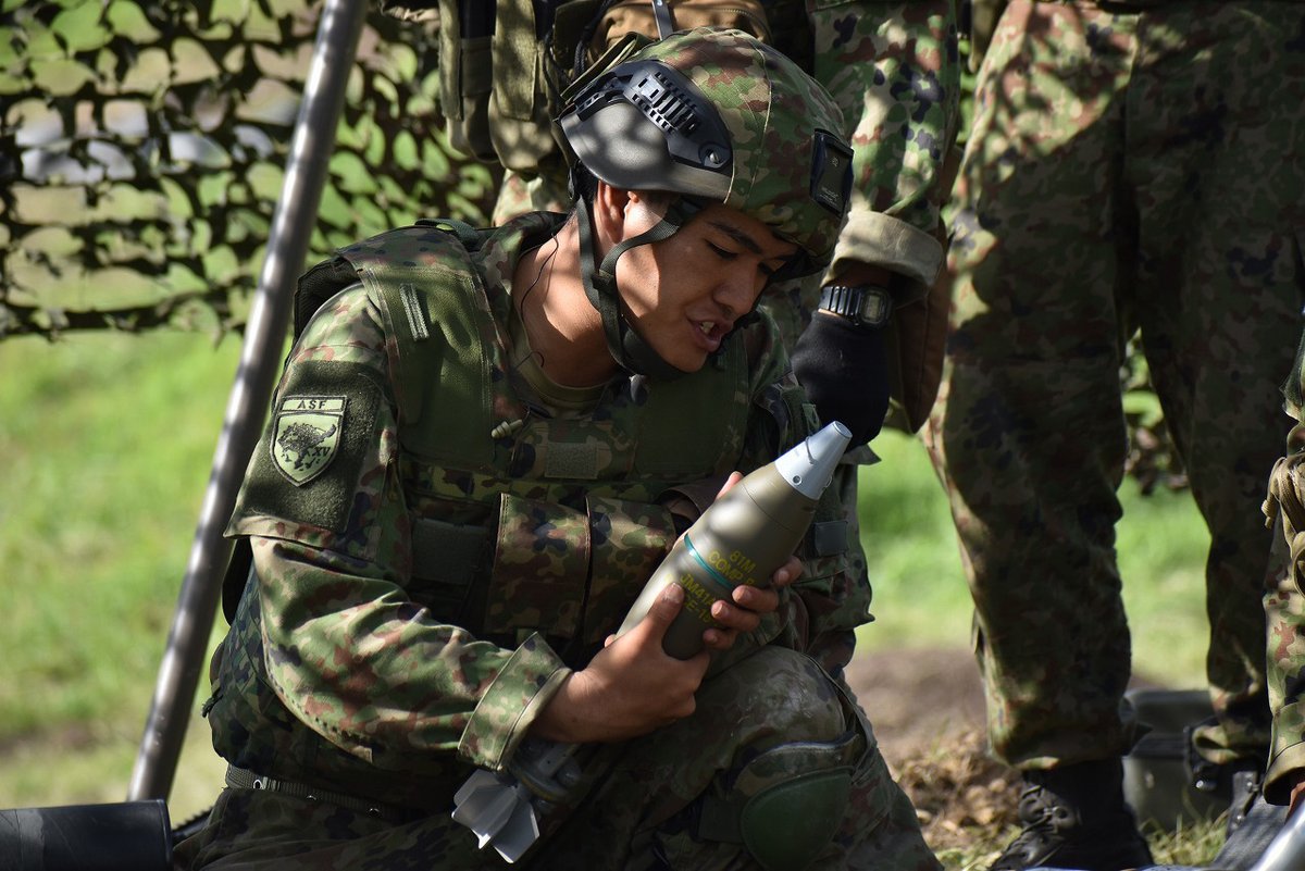 実物　希少資料　海軍九六式陸攻/中検査実施要領　予備学生 訓練紹介】 九州地方にて実施した転地訓練では、81mm迫撃砲L16