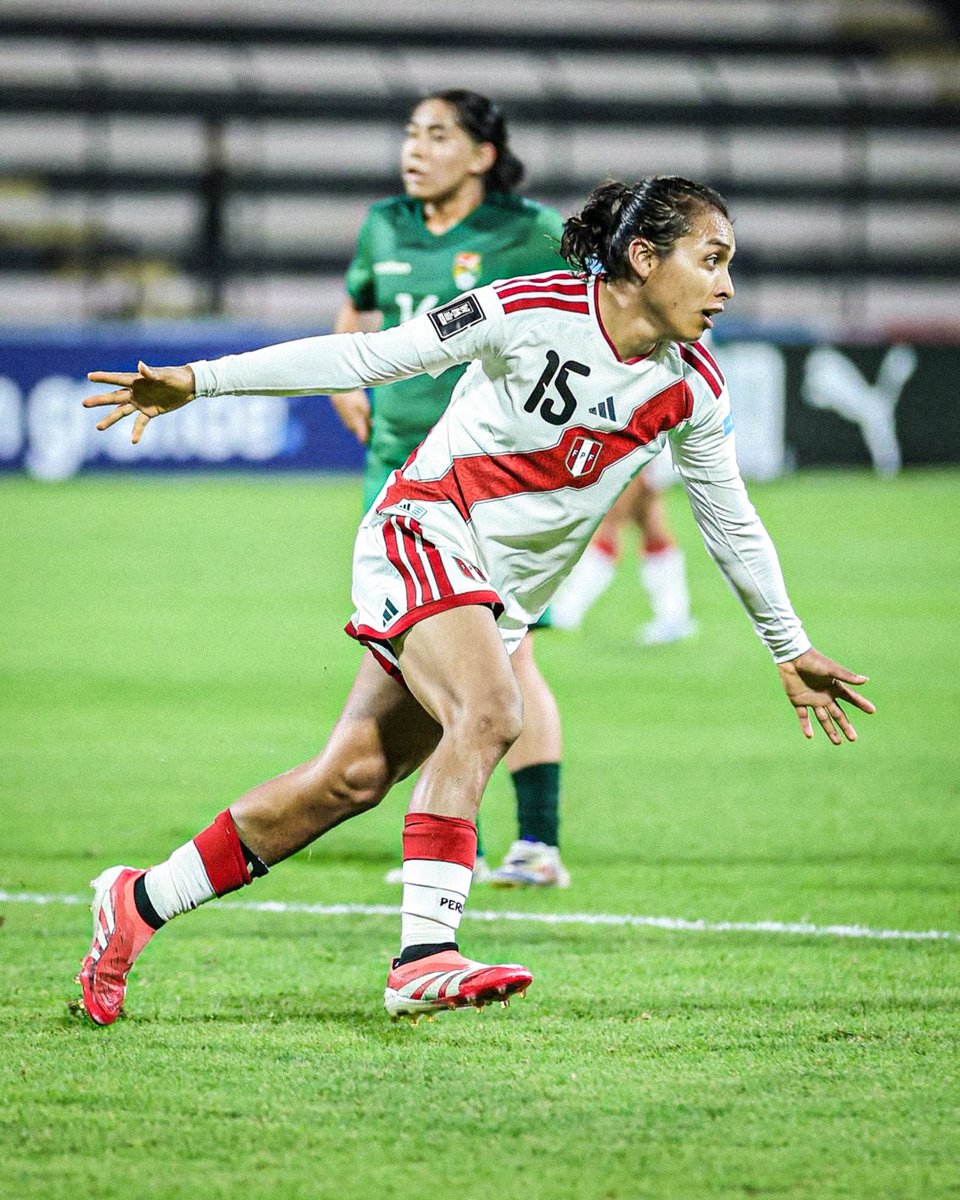 JCastilloRoque's tweet photo. 🇵🇪❌ ¡𝗡𝗢𝗦 𝗤𝗨𝗘𝗗𝗔𝗠𝗢𝗦 𝗙𝗨𝗘𝗥𝗔 𝗣𝗢𝗥 𝗣𝗢𝗖𝗢! Pese a golear por 4-0 a Bolivia en el estadio Miguel Grau, la Selección Peruana Femenina no logró alcanzar el repechaje rumbo al Mundial 2027.

'La Bicolor' sumó 11 puntos y finalizó en el quinto lugar de la tabla de posiciones.

Aunque igualó en unidades con Ecuador, el combinado norteño se quedó con el último cupo gracias a una mejor diferencia de gol (+2), mientras que Perú registró -3.
