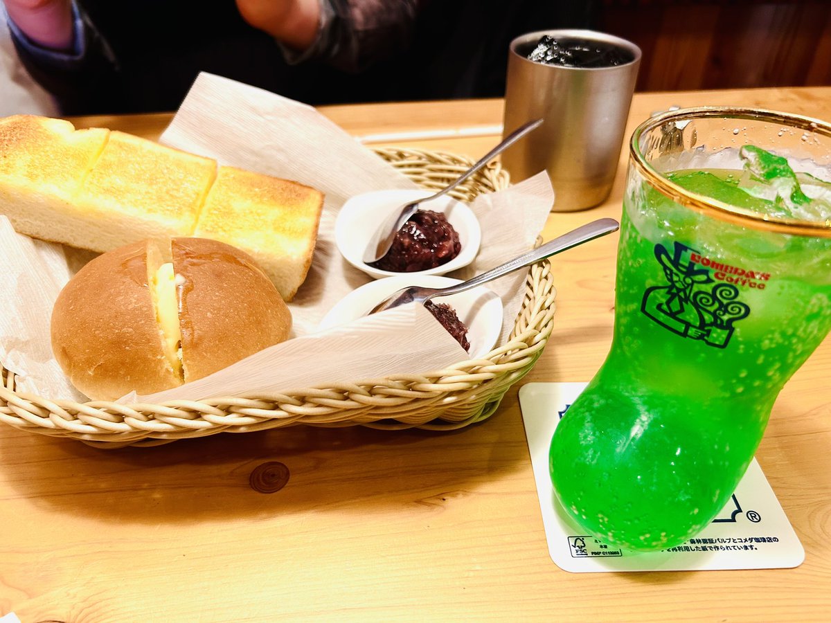 kansoupack's tweet photo. コメダ珈琲にガキと思われてるかもしれん https://t.co/fFw5YC0qkS
