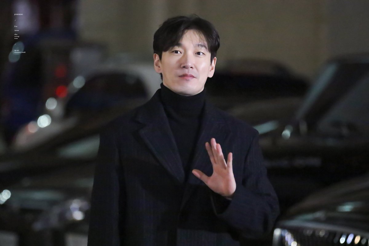 otllfz's tweet photo. 이런  씹존예  퇴근길 사진 찍어주던  몽룡이누나들  다 어디로 갔는지 아시는분들.. https://t.co/wuxFTT54ZI