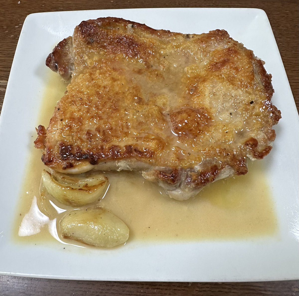 tds3's tweet photo. 盛り付け下手部過ぎてアレだけどファビオ飯のシンプルなカチャトーラまた作った🐓
コレは姪っ子用にちょっと焦がし具合を抑えてみたver
このレシピ楽なのにやたらと美味くて病みつき、マジでオススメ https://t.co/Xftx8E1Lv5