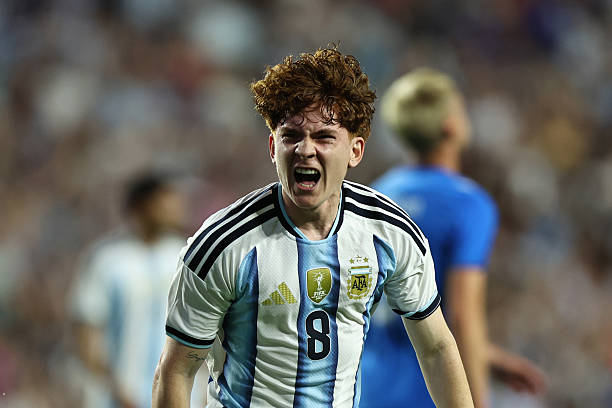 la12tuittera's tweet photo. 🪄Jugador DIFERENCIAL. VALENTÍN BARCO. 🇦🇷💙💛💙 https://t.co/Fp50sLSuxk