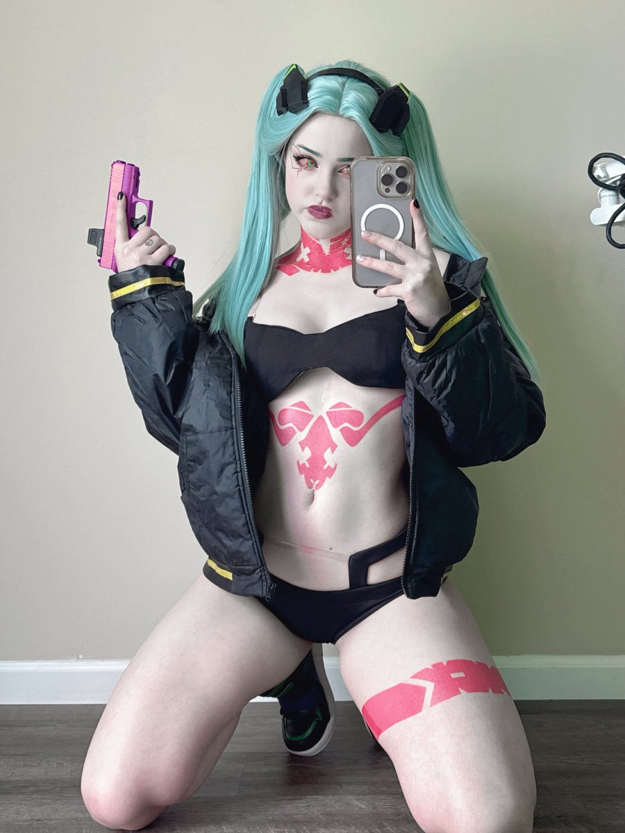 emiliaxrae tweet picture