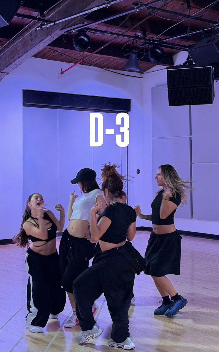 lalisamgger's tweet photo. See you soon 🏟️
D-3 

#LISA #GOALS #FIFAWorldCup https://t.co/oUIL2l74wC