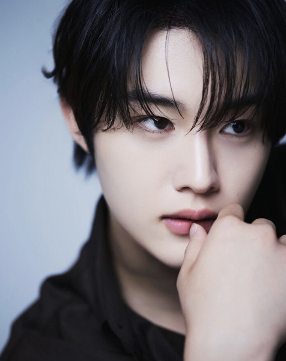 newy_ll's tweet photo. ฮยอนซอกเซ็นสัญญาพิเศษกับ Management Run เริ่มกิจกรรมนักแสดงอย่างจริงจัง 

หลังจากสิ้นสุดสัญญาและกิจกรรมกับ CIX ฮยอนซอกได้เซ็นสัญญาพิเศษกับ Management Run เพื่อดำเนินกิจกรรมทางด้านแสดงอย่างจริงจัง 

🐰 https://t.co/CMQLNXrF6h https://t.co/pHjahfrz1X