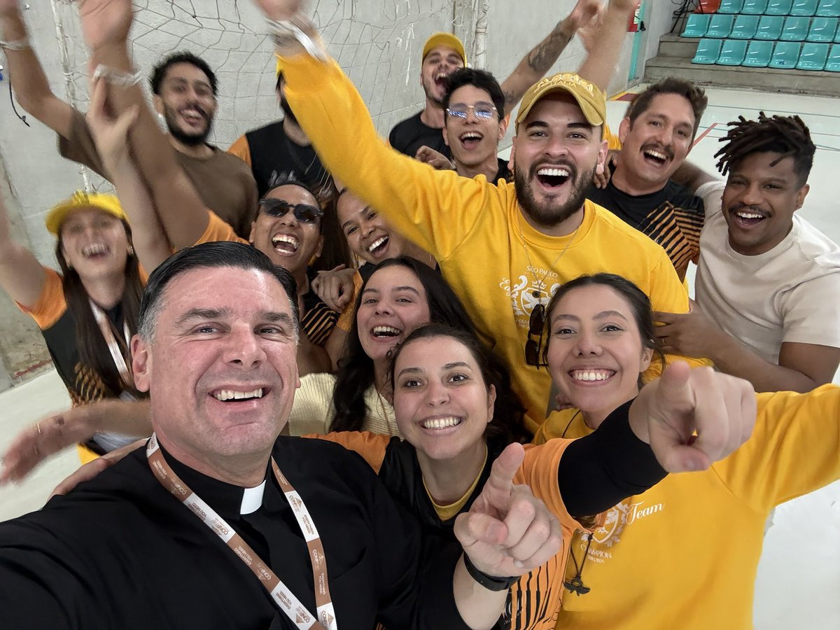 FatherCapo's tweet photo. Thanks to all at @Uniitalo_ Catholic University in São Paulo for the hospitality. I was blessed to join hundreds of Brazilian young Catholics for the Cristo Alegria 11th Conference, to speak on Fitness for the Kingdom, and celebrate Mass for the conference participants. Obrigado Brasil! 🇧🇷🙏🏼🇻🇦