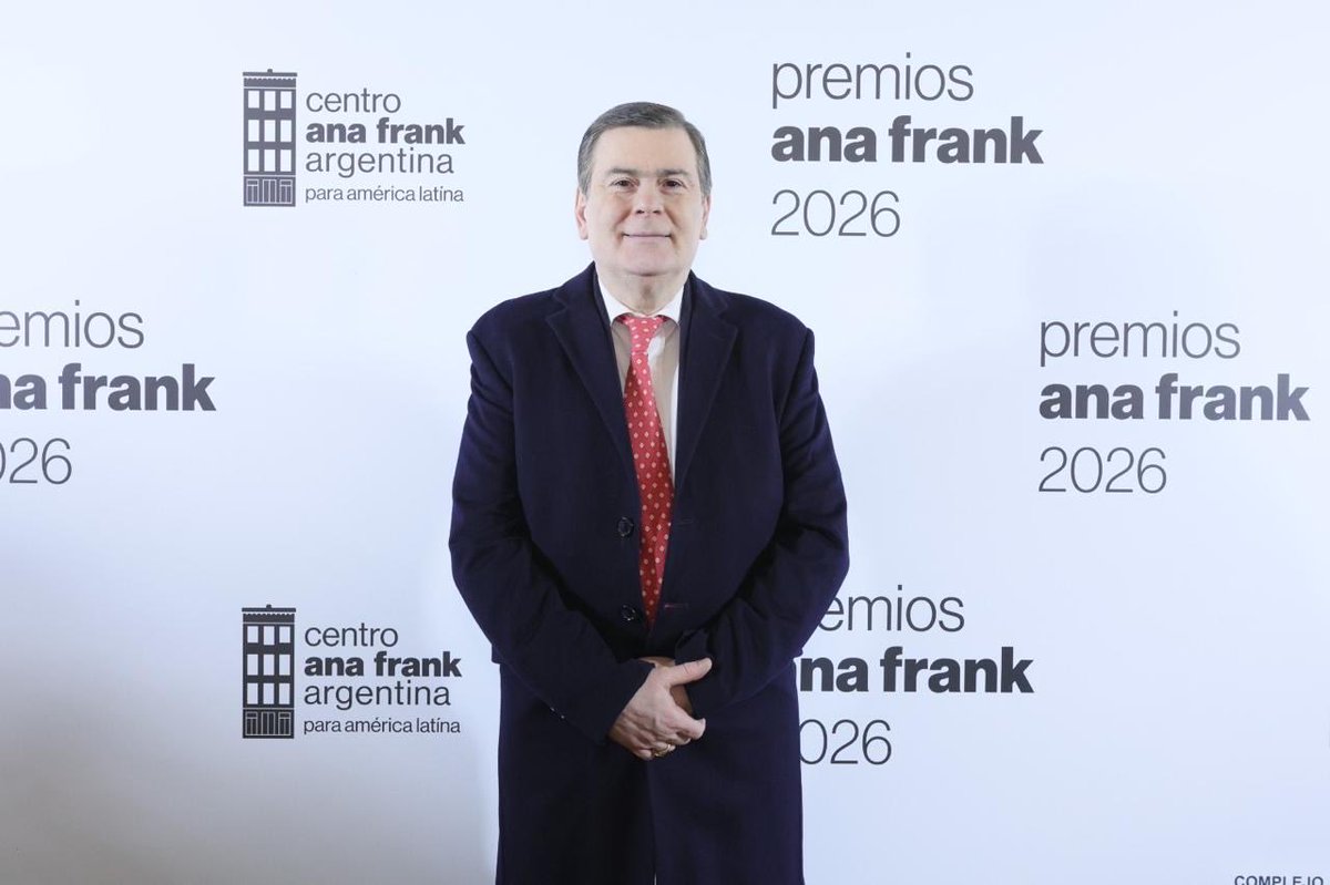 GZamoraSDE's tweet photo. Fue un honor participar como invitado en la ceremonia del Centro Ana Frank Argentina Para América Latina, donde se homenajeó al histórico tribunal que juzgó a las Juntas Militares y a destacadas figuras de los derechos humanos, la cultura y la educación a nivel internacional. https://t.co/LMXNJqzocR