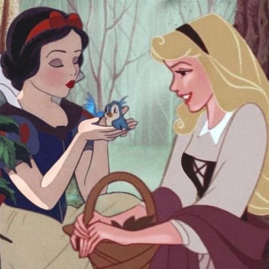 sberryran's tweet photo. i guess only brazilians will see my vision and understand the concept of aurora being the one who wakes snow white from her sleep…please https://t.co/bYJKoduFeP