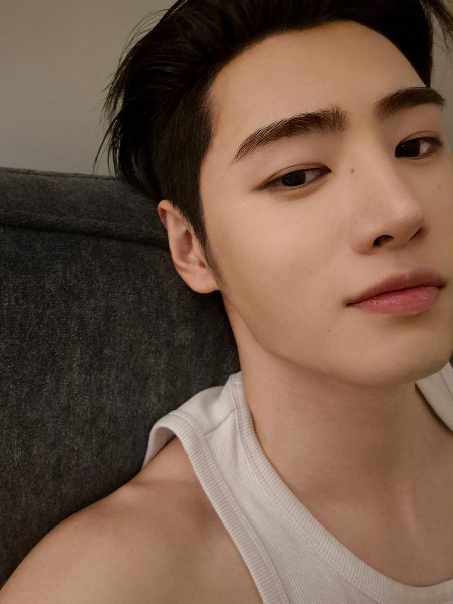_ferhee_'s tweet photo. ENGENE 🗣️‼️
Que foto eliges de Sunghoon + tags

THIS                   OR                  THAT

#ENGENEs_Always_For_Enhypen
#Treat_SevEN_With_Respect https://t.co/Pm8vyIlYCN