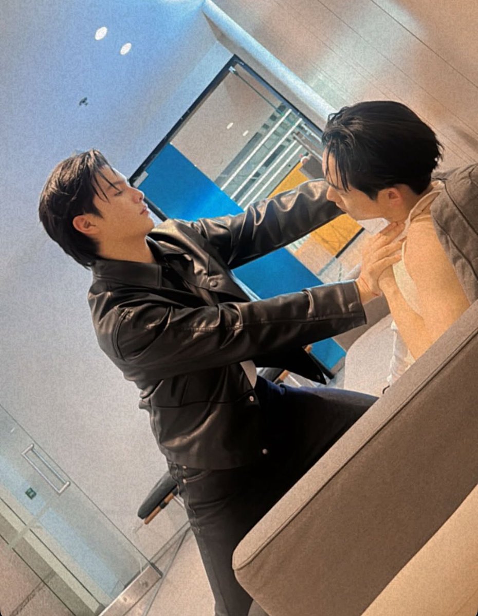 MWETuan's tweet photo. ให้เลยสองรูปนี้ ตอนเห็นครั้งแรกเสียงในหัวคือแบบ “เฮ้ยยย วิลเลี่ยมเอสทำอะไร๊” เห็นแล้วหัวใจจะวาย😅😅😅 https://t.co/C9qbXUcb0M
