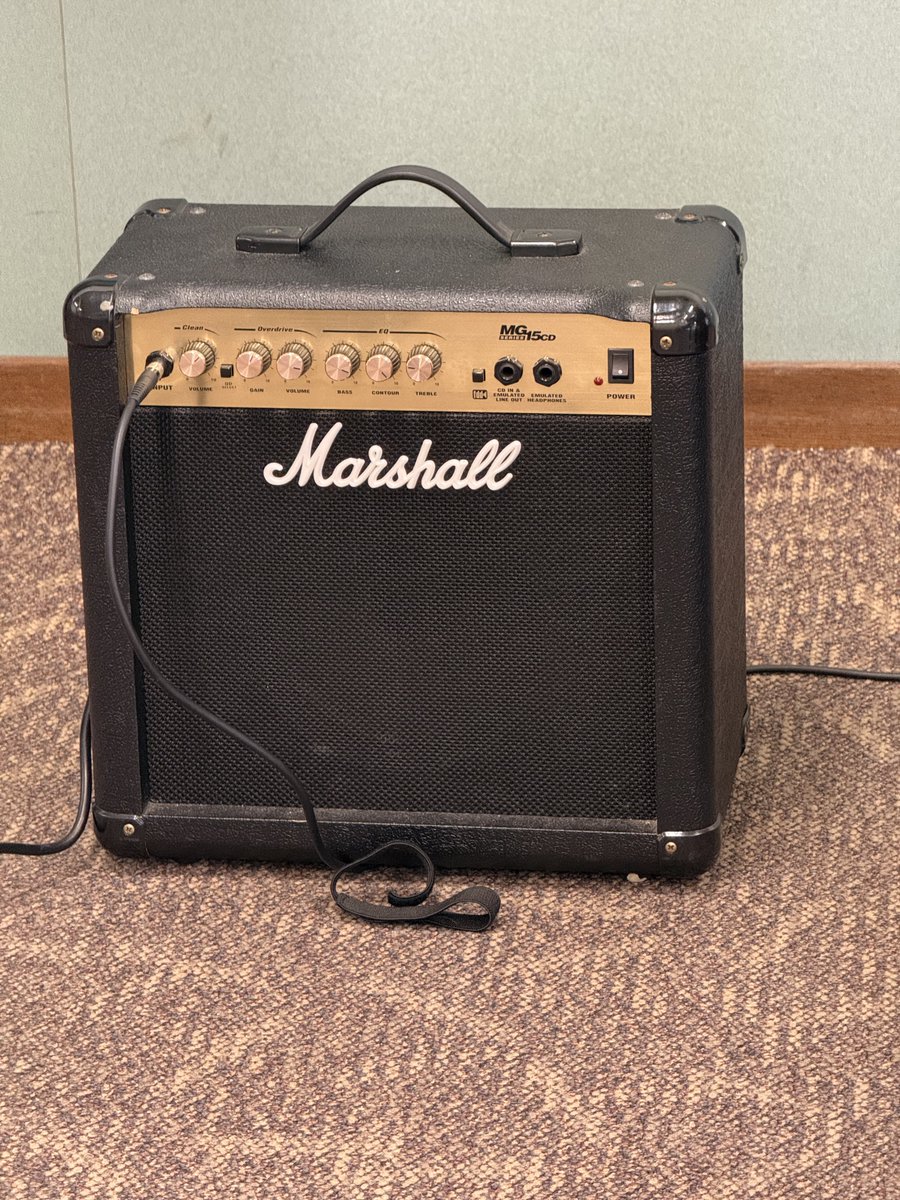 hide_fischer's tweet photo. 昨日から気になってたんだけど、講習で使ってるスピーカーが、マーシャルの古いアンプ！🤣
だからどうだって話なんですけどね🤣 https://t.co/sCdCy50Pxy