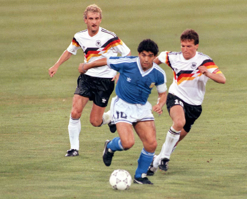 futbolrandom26's tweet photo. Alemania la pesadilla de Argentina
Dato curioso #003
En los últimos 4 encuentros mundialistas entre estas dos naciones. 
El equipo europeo eliminó en TODOS los duelos a la Albiceleste
1-0 Final 1990
1-1 (4-2 en penales) Cuartos 2006
4-0 Cuartos 2010
1-0 Final 2014 https://t.co/cRiS6Gs4lC