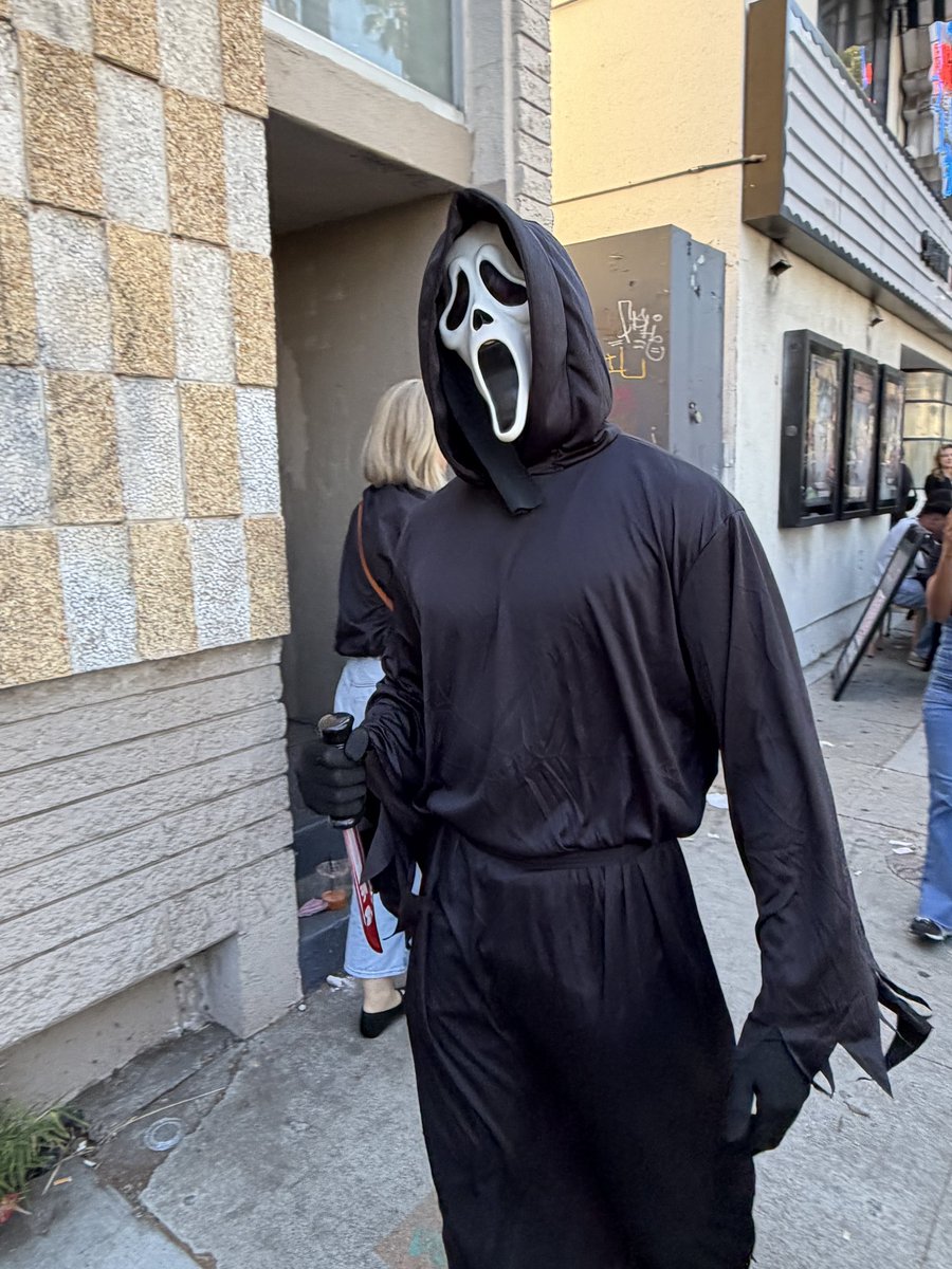 TheEricGoldman's tweet photo. 🎵 “You better believe in karma���”🎵 #Scream4 https://t.co/zZiAoLk48G