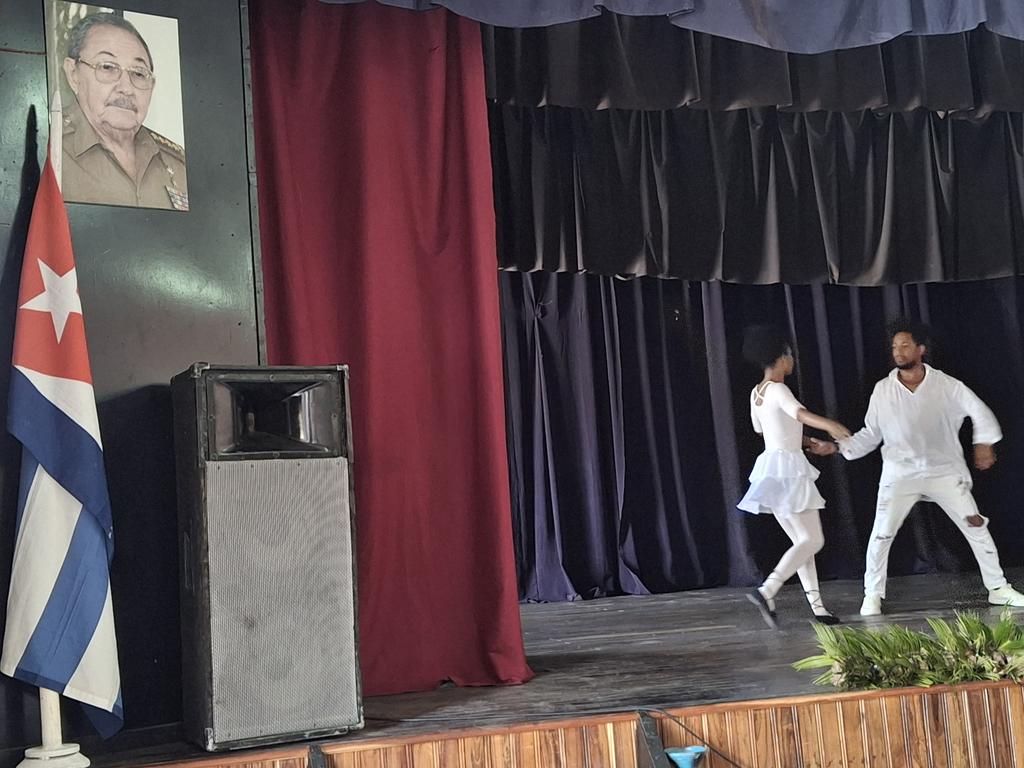 ComercioVe53094's tweet photo. #ComercioCuba #Vertientes #Camagüey 
95 años junto a su pueblo, presente en cada una de sus victorias, peleando en cada una de sus Batallas. Ahí sigue nuestro General de Ejército, con el pie en el estribo. Comercio Vertientes celebra su cumpleaños en la Gala homenaje. Felicidades https://t.co/6x1ZssFlWW