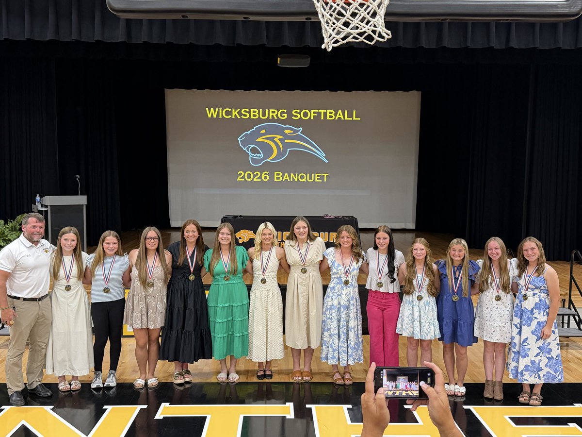 DriskellGr59615's tweet photo. Softball banquet last night. Got voted most improved! @UWAA_United @THEWOWSB @WicksburgSB @MaxPreps @ExtraInningSB @flpgfmedia @DiamondAddicts @odr365 @TopPreps @QrRecruiter https://t.co/TpsJxYu9Lb