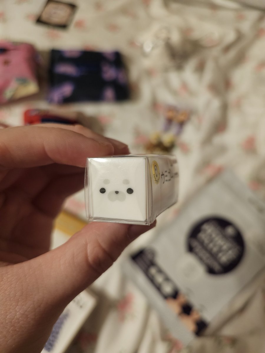 asleepysav's tweet photo. look at my new seal eraser 😭😭 https://t.co/8jRX3i2lPP