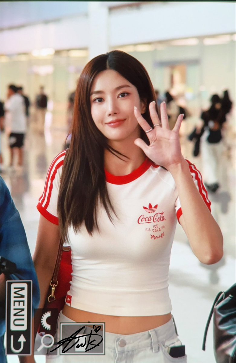 AwkSamueL's tweet photo. 260610

잘 다녀오세요❣️

@KWONEUNBI
#권은비 #은비 #KWONEUNBI #EUNBI #權恩妃 https://t.co/V0WeBpJ4Gb