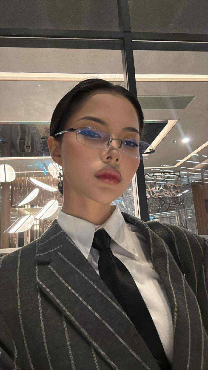 minaxarchives's tweet photo. The effect I have on grown “men” https://t.co/wW6LePAl43
