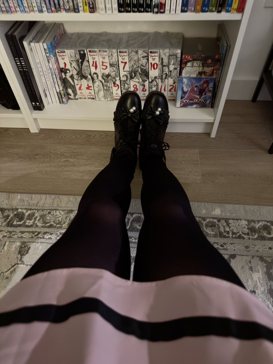 Cstunts23's tweet photo. Bought these on a whim bc they were inexpensive and my size (half a size too big but that’s fine). I like the pearl accents but I think I’ll swap the laces out for less textured ones. https://t.co/p9IJTY9l3H