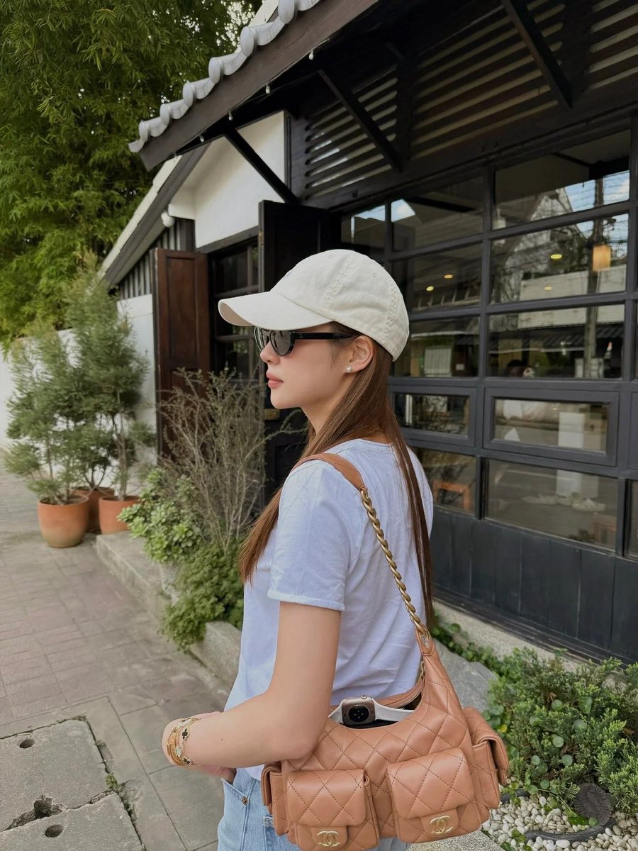 yjnajahwang's tweet photo. 🧢🤳🏻👜🧣🕶️💟 https://t.co/3USGYwRh7Z