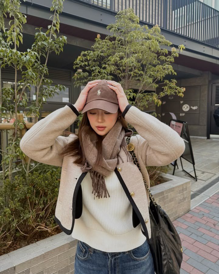 yjnajahwang's tweet photo. 🧢🤳🏻👜🧣🕶️💟 https://t.co/3USGYwRh7Z