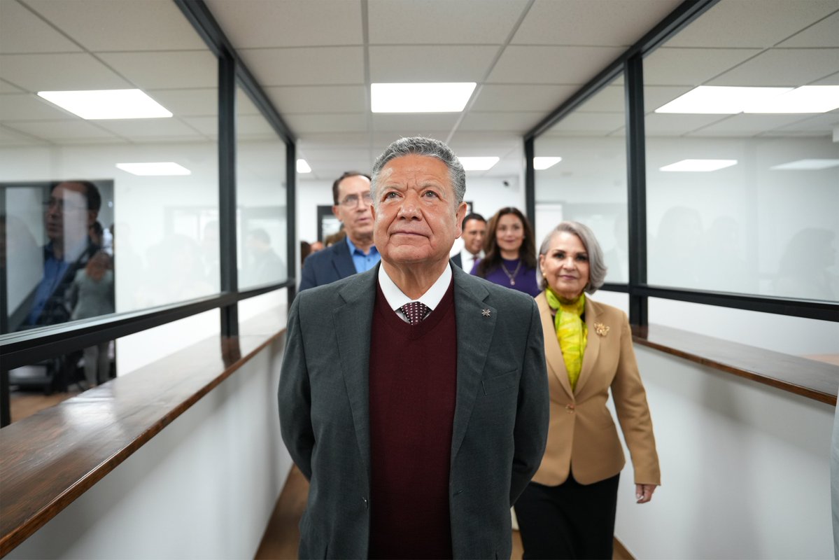 juliomenchaca_'s tweet photo. Las instituciones avanzan en infraestructura para brindar una mejor atención a la ciudadanía.

Hoy entregamos las nuevas instalaciones del Tribunal de Justicia Administrativa, un espacio que contribuirá a hacer más eficientes sus labores y a ofrecer mejores condiciones de atención para quienes acuden a esta institución.

#PrimeroElPueblo