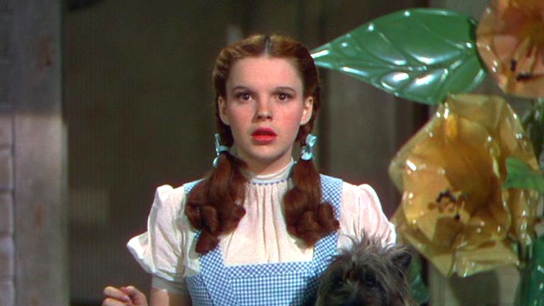 DrBuzz_Forensic's tweet photo. Actress &amp; singer Judy Garland was #BornOnThisDay, June 10, 1922. She attained international stardom through films, TV, stage &amp; record sales but battling #depression &amp; #addiction, she passed in 1969 (age 47) (OD-pills) #RIP stop a slow suicide #GoneTooSoon #MentalHealthAwareness https://t.co/8KggwXDsi6
