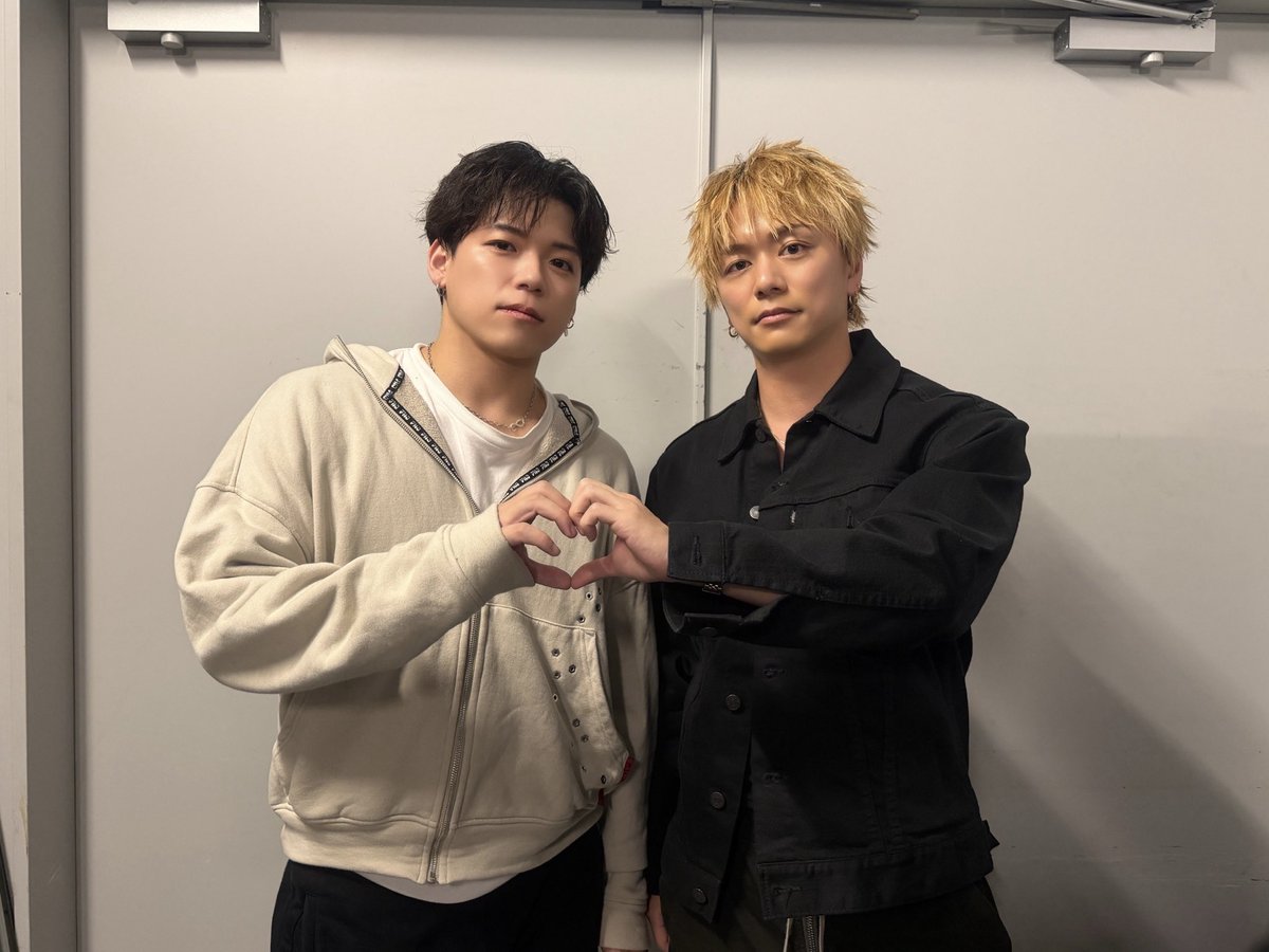 MusicFusion26_'s tweet photo. .
📻【Music Fusion】

／
 未公開ショットをお届け 📸！
＼

ゲストでお越しいただいた際の #日髙竜太 さんと #加納嘉将 さんの仲良しショット🫶👍(@ballistik_fext)

本日も20:00から
ぜひMusic Fusion お聞きください⬇️
https://t.co/W46ns9fY6N…

#MusicFusion #Datefm #BALLISTIKBOYZ #加納嘉将 https://t.co/0CpKMbxx5O