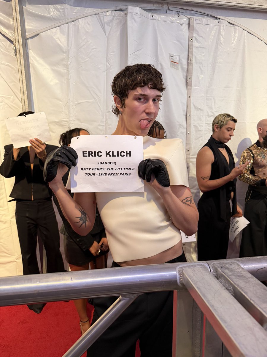 MNkatycat's tweet photo. Reunited with my Eric 🧡 https://t.co/GbkIrSkjCl
