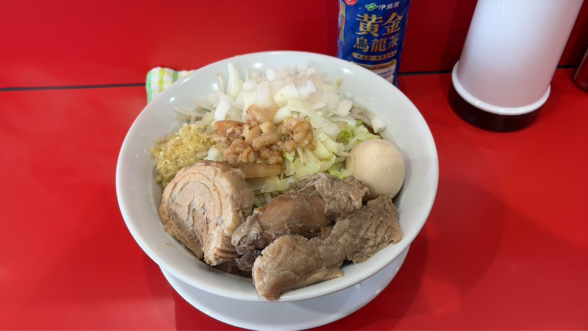 takaitac's tweet photo. 有休取れっと言���れ渋々取った有休
ラーメンノックアウト花畑店
で有意義なラー活
最近限定ばかりだったので原点回帰で
ラーメンと腕肉💪🍖
これからちょっと忙しくなりそうなのでぼちぼちやっていきましょ。
美味しかったです。
ご馳走様でした。 https://t.co/pb4vt7afaA