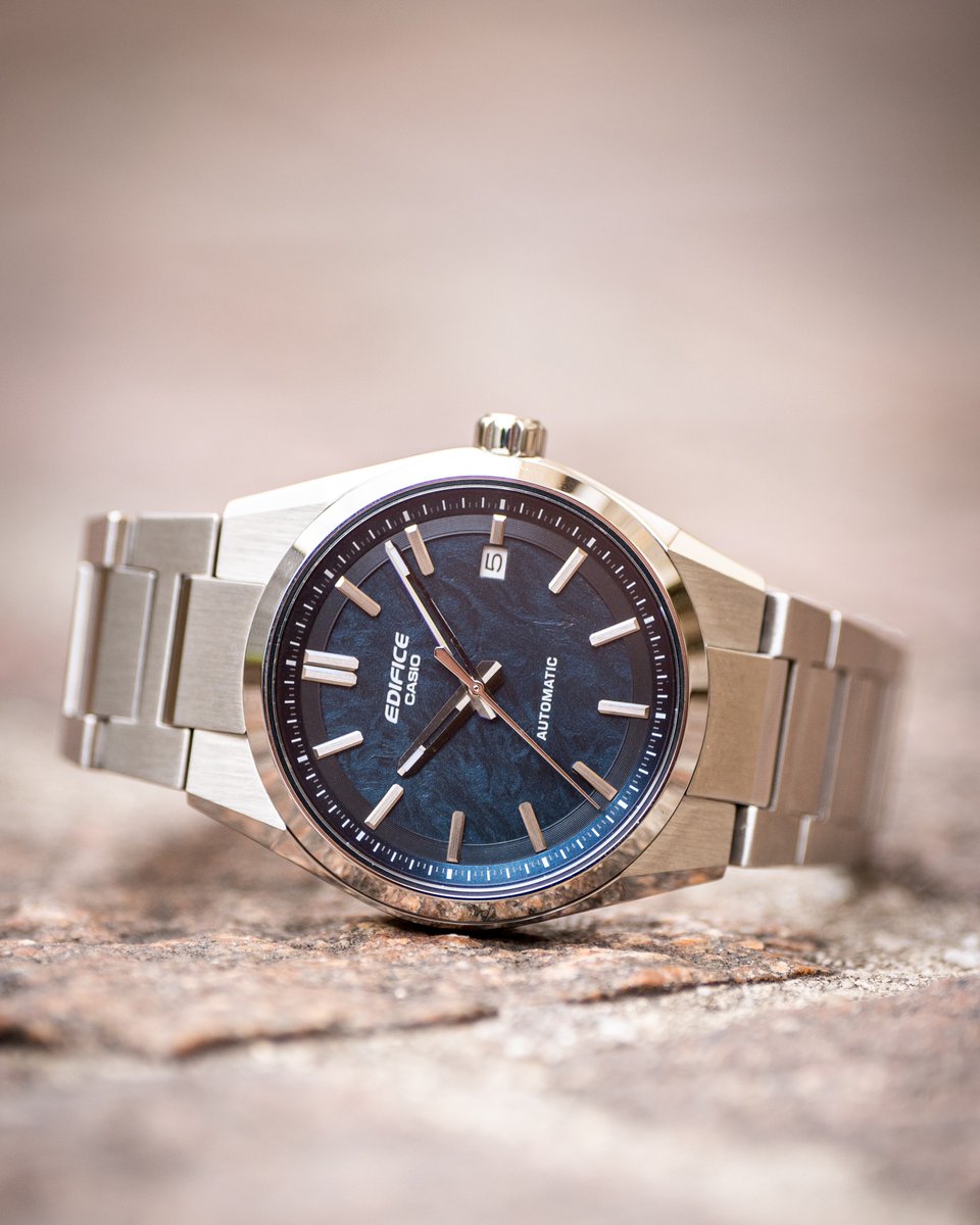 CasioEdificeJP's tweet photo. 🔵電鋳ブルーが描く、奥行きある表情。
光で変わるリッチなテクスチャ。38mmの絶妙サイズに、この存在感。
https://t.co/LZX0mojD3G
■EDIFICE EFK-110D-2AJF
¥49,500(税込)
#EDIFICE #CASIO #カシオ #automatic @CASIOJapan https://t.co/EgVAyxYlBk