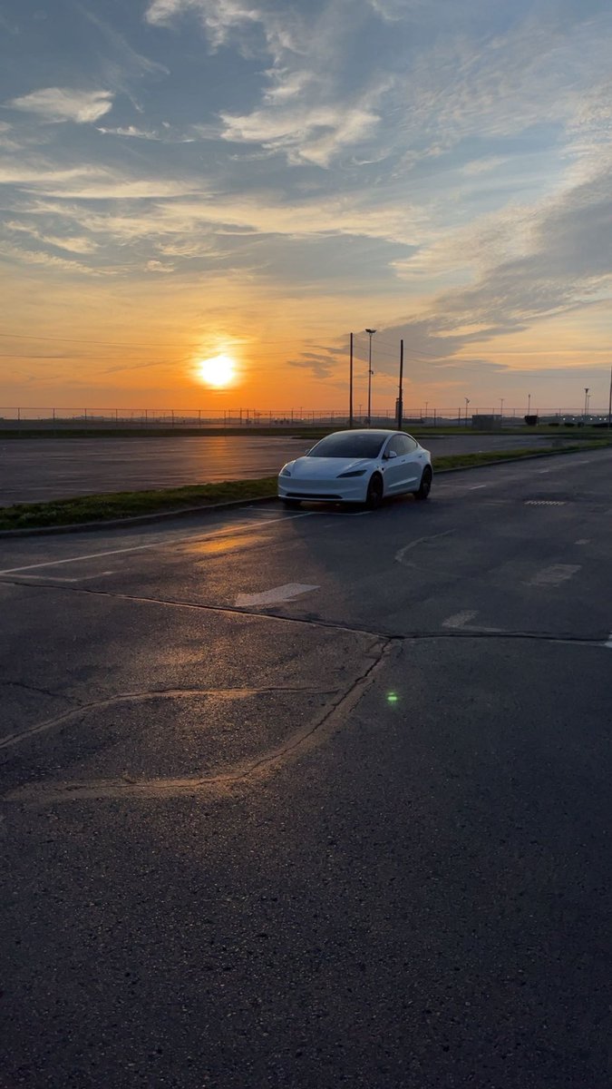 ADonaWave's tweet photo. taking an exit to admire the attractions of life 🌦️ #tennessee #spring #tesla https://t.co/vS8jPzp63q