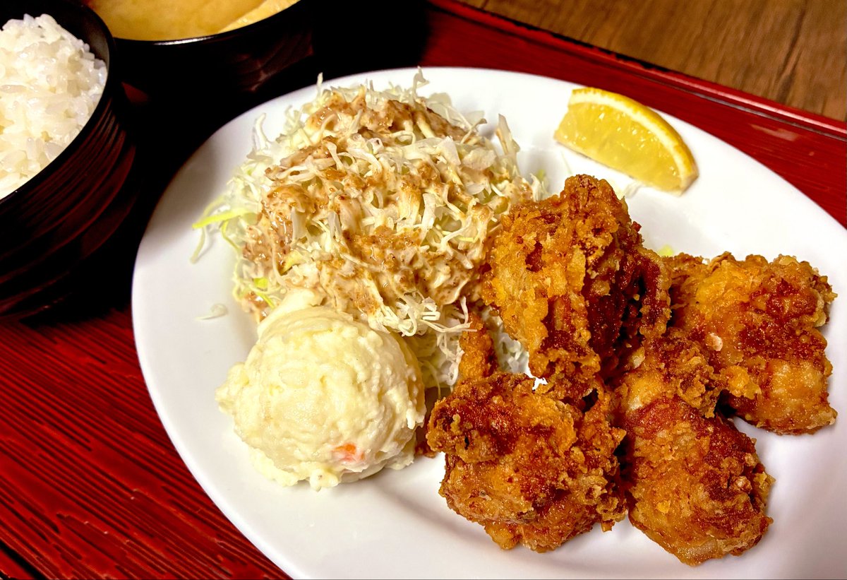 tedy1656's tweet photo. 今日の賄い
唐揚げ
揚げ物を食べたい日もある
揚げたて美味しい https://t.co/QE7mMyLuY7