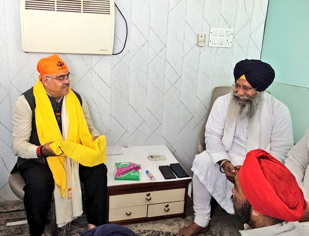 tarunchughbjp's tweet photo. ਪ੍ਰਧਾਨ ਮੰਤਰੀ ਸ਼੍ਰੀ ਨਰਿੰਦਰ ਮੋਦੀ ਜੀ ਦੀ ਅਗਵਾਈ ਹੇਠ ਸੇਵਾ, ਸੁਸ਼ਾਸਨ, ਗਰੀਬ ਕਲਿਆਣ ਅਤੇ ਰਾਸ਼ਟਰ ਨਿਰਮਾਣ ਦੇ 12 ਇਤਿਹਾਸਕ ਸਾਲ ਪੂਰੇ ਹੋਣ ਦੇ ਮੌਕੇ 'ਤੇ ਅੱਜ ਨਵੀਂ ਦਿੱਲੀ ਵਿਖੇ ਪਾਵਨ ਗੁਰਦੁਆਰਾ ਸ਼੍ਰੀ ਬੰਗਲਾ ਸਾਹਿਬ ਵਿੱਚ ਮੱਥਾ ਟੇਕਿਆ ਅਤੇ ਦੇਸ਼ ਦੀ ਸੁੱਖ-ਸ਼ਾਂਤੀ, ਖੁਸ਼ਹਾਲੀ ਅਤੇ ਨਿਰੰਤਰ ਤਰੱਕੀ ਲਈ ਅਰਦਾਸ ਕੀਤੀ।

ਪ੍ਰਧਾਨ ਮੰਤਰੀ ਮੋਦੀ ਜੀ ਦੀ ਅਗਵਾਈ ਵਿੱਚ ਭਾਰਤ ਨੇ ਵਿਕਾਸ, ਸੁਰੱਖਿਆ ਅਤੇ ਵਿਸ਼ਵ ਪੱਧਰੀ ਮਾਣ-ਸਨਮਾਨ ਦੇ ਨਵੇਂ ਮਾਪਦੰਡ ਸਥਾਪਿਤ ਕੀਤੇ ਹਨ, ਜਿਸ 'ਤੇ ਹਰ ਭਾਰਤੀ ਨੂੰ ਮਾਣ ਹੈ।

#12YearsOfSeva #PMModi #WaheguruJi